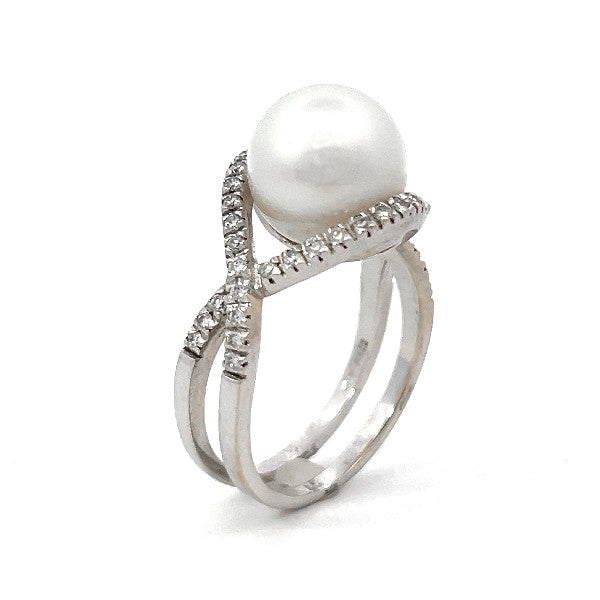 18K White Gold Pearl and Diamond Ring